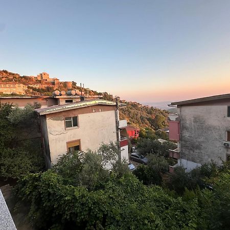 Guni Inn Krujë Buitenkant foto