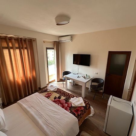 Guni Inn Krujë Buitenkant foto