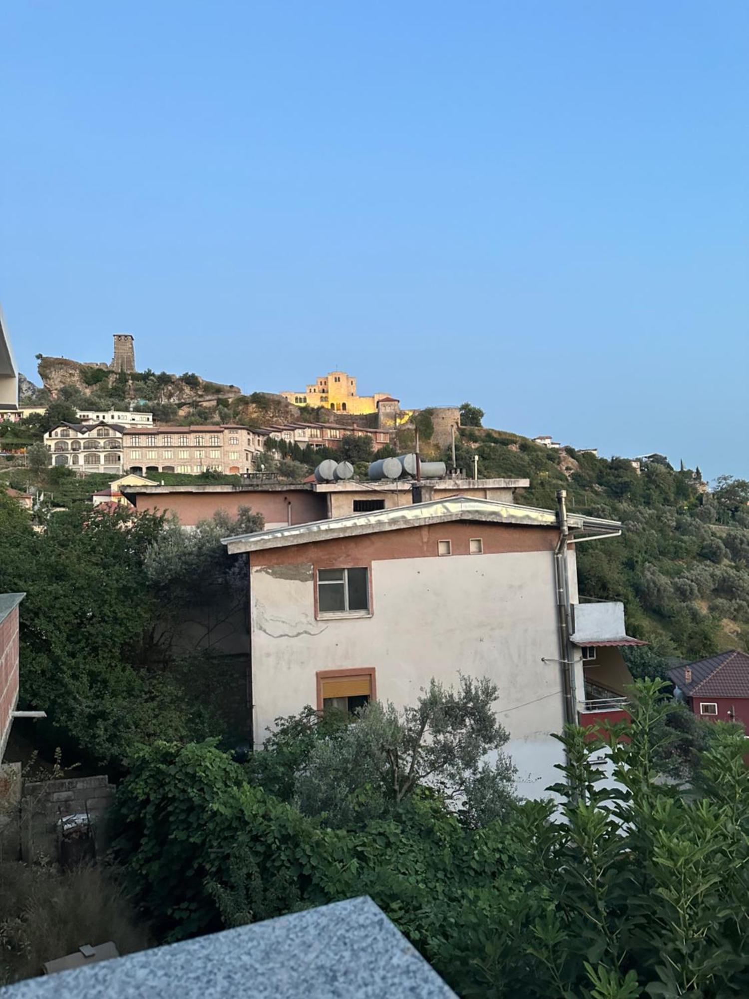 Guni Inn Krujë Buitenkant foto