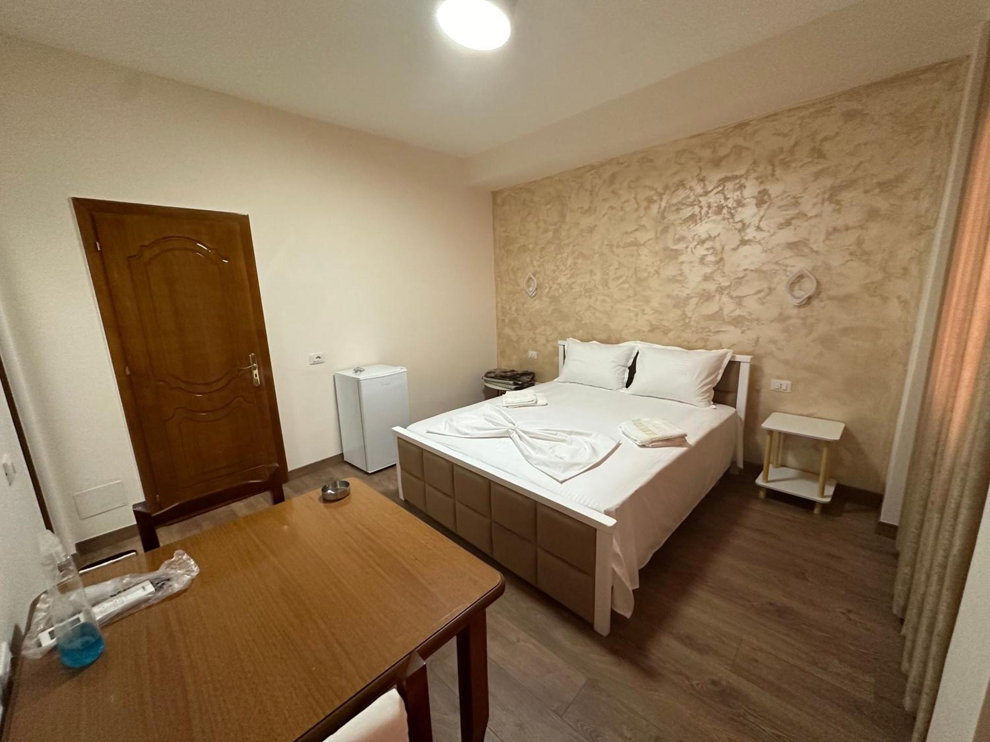 Guni Inn Krujë Buitenkant foto