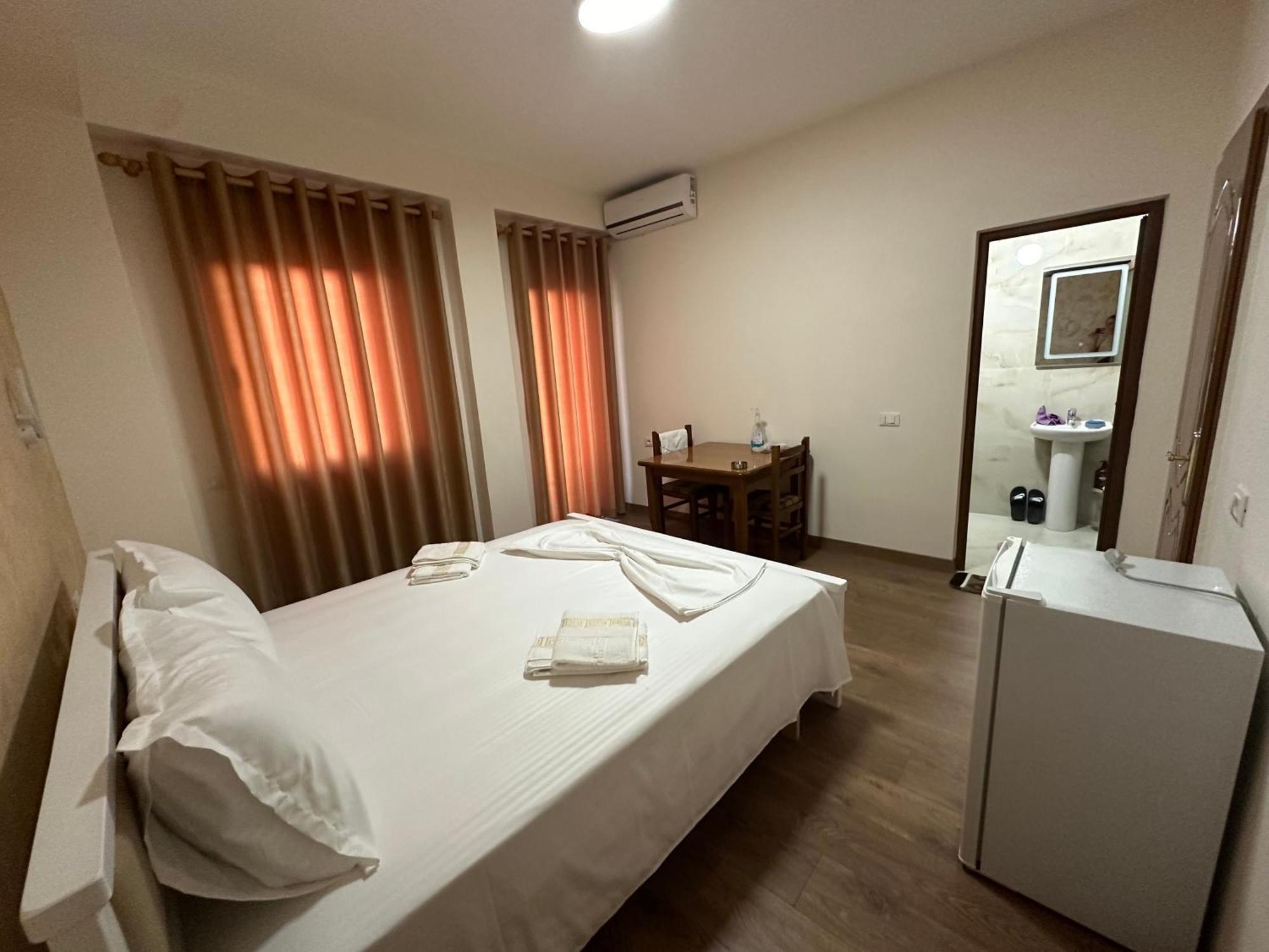 Guni Inn Krujë Buitenkant foto