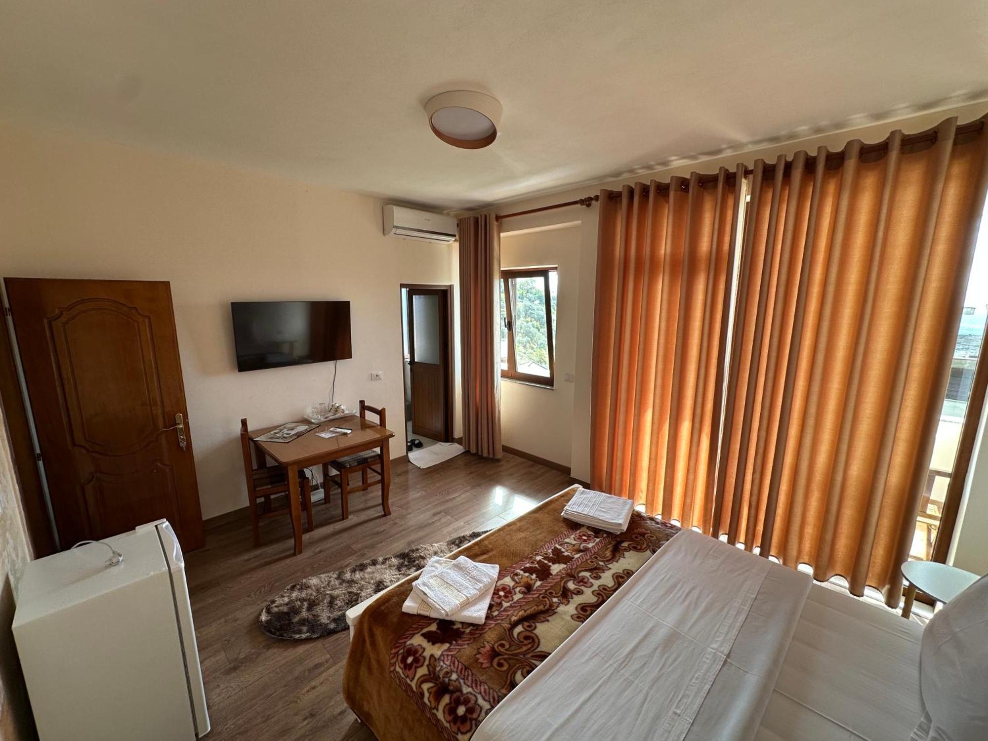 Guni Inn Krujë Buitenkant foto